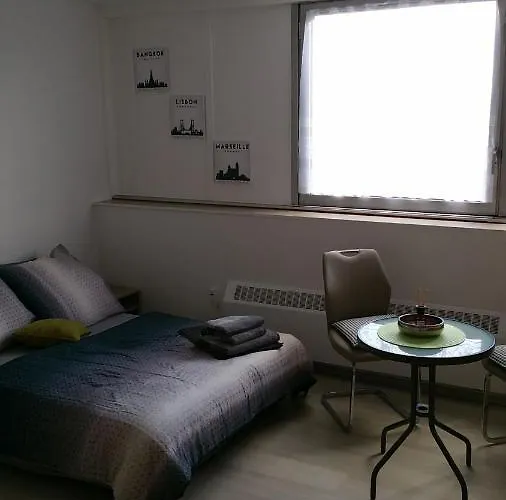 Studio-apartment, Zentral Gelegen Κολωνία